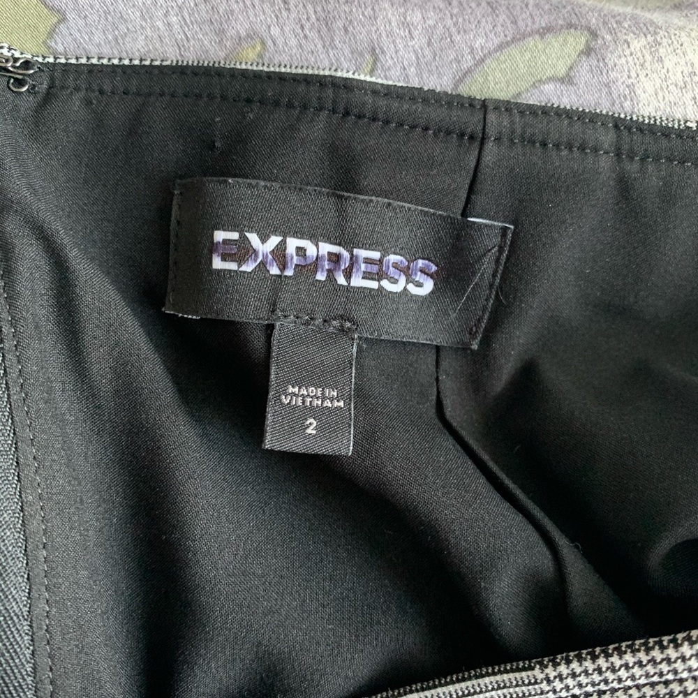 Express Mini Skirt - Picture 5 of 7